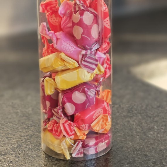 Koker met fruittoffees