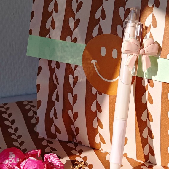 Tienertraktatie meisje