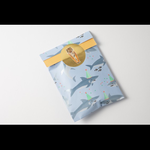 Tienertraktatie jongen