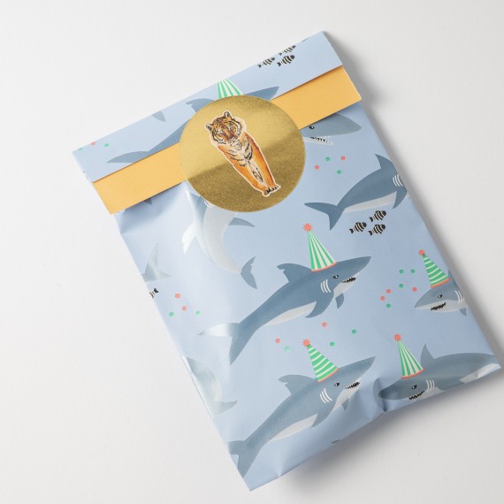 Tienertraktatie jongen